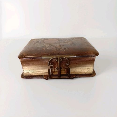 Antique Victorian Leather Photo Album 36 Cabinet Cards CdV D.R.P. ANGEM — image 5