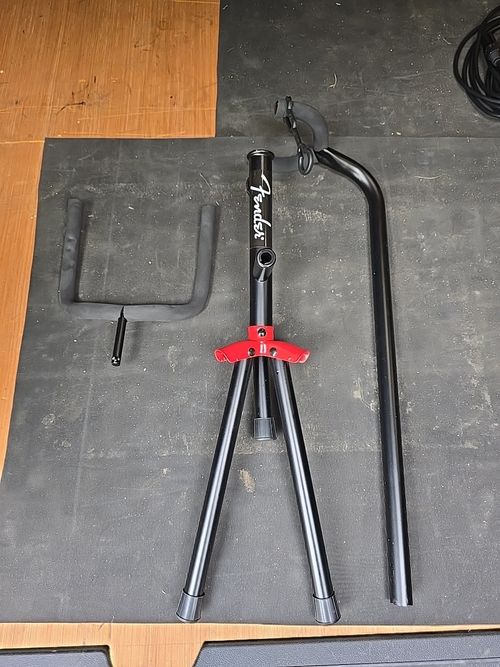 Fender Folding Guitar Tripod Stand (Black/Red) — image 3