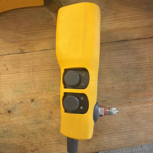 Fluke 719PRO - 300G Electric Pressure Calibrator  — image 3