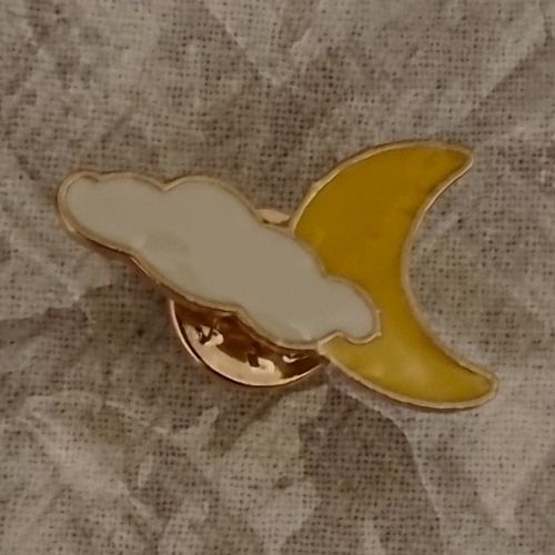 Banana Enamel Pin Badge - Novelty Message Food & Drink Theme Badge/Pin — image 1