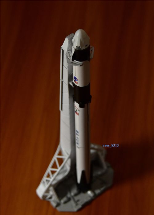1:233 Scale SpaceX Model Falcon 9 Dragon Aerospace with Launch Tower — image 7