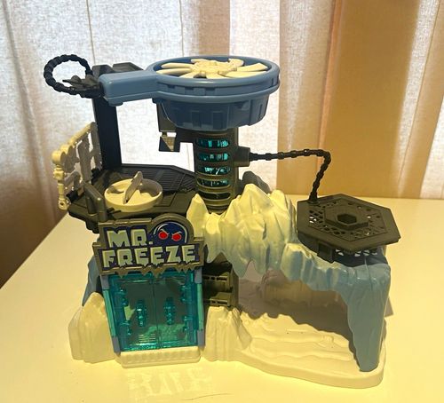 Imaginext Batman Mr. Freeze Ice Lair Playset Plastic Grey/White/Blue — image 1