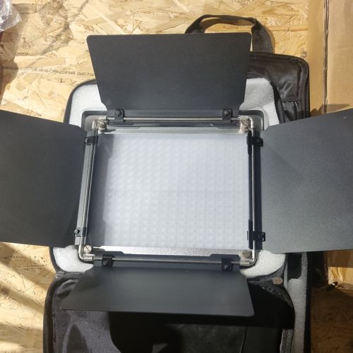 Neewer 530 Pro rgb Lights with Stands Cases & Accessories Excellent Condition — image 10