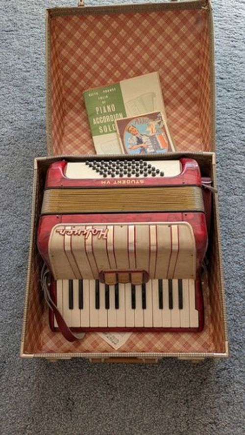 Hohner 48 Bass Piano Accordion WITH STRAPS AND CASE GOOD Condition
