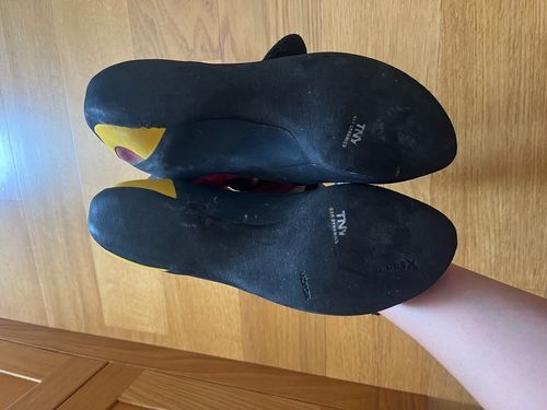 Tenaya Oasi Climbing Shoes UK 7.5 - worn once in the shop — image 3