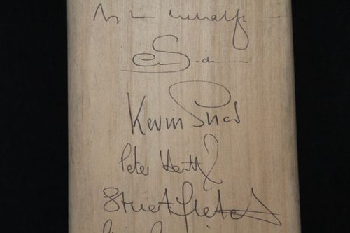 Vintage 1990s Yorkshire Cricket Bat. ( SIGNED ) — image 5