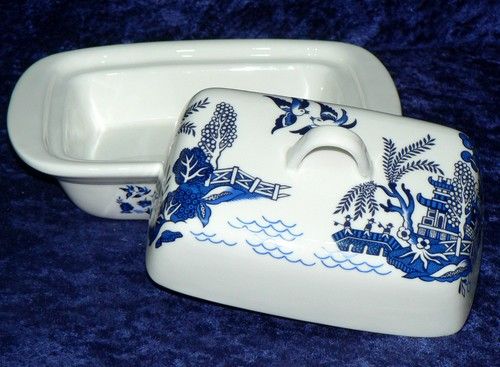 Blue Willow pattern porcelain traditional deep white butter dish