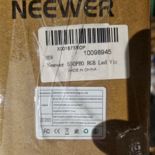 Neewer 530 Pro rgb Lights with Stands Cases & Accessories Excellent Condition — image 20