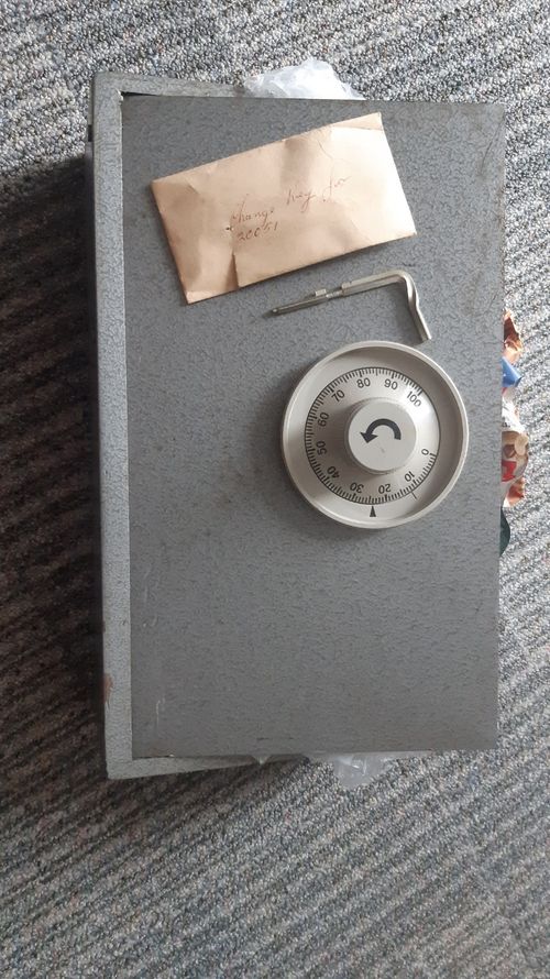 Chubb Wall Safe PLUS FREE  Key to Change Combination Code  - OPENED — image 2