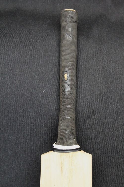 Vintage 1990s Yorkshire Cricket Bat. ( SIGNED ) — image 8