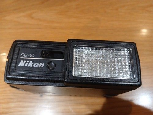 Nikon Speedlight SB-10. Shoe mount. Working fine.