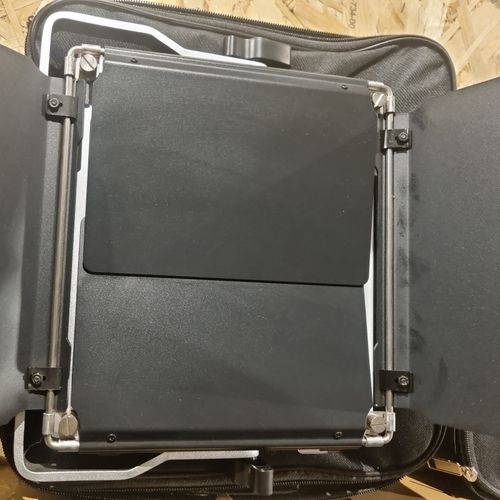Neewer 530 Pro rgb Lights with Stands Cases & Accessories Excellent Condition — image 5