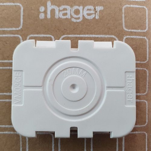 Hager Consumer VM03CB 'Design 10 Range' 30 x 40mm Cable Entry Blind Closed Plate — image 6
