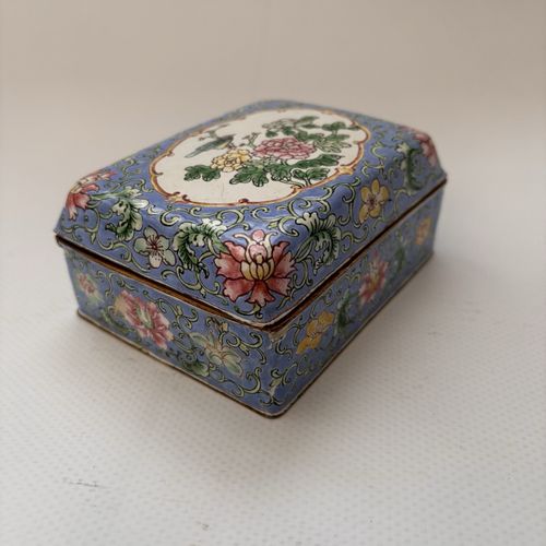 Chinese Canton Enamel Floral Lidded Box Blue Ground Qing Style — image 4