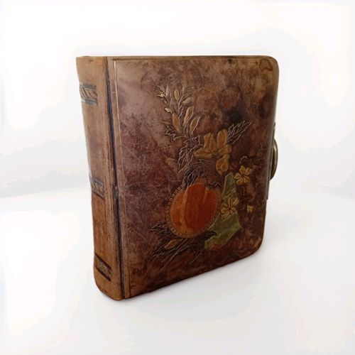 Antique Victorian Leather Photo Album 36 Cabinet Cards CdV D.R.P. ANGEM — image 3