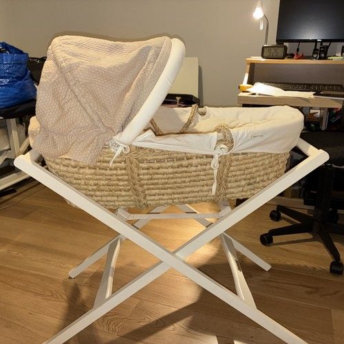 Mamas & Papas Moses Basket and Stand Used In Very Good Condition.