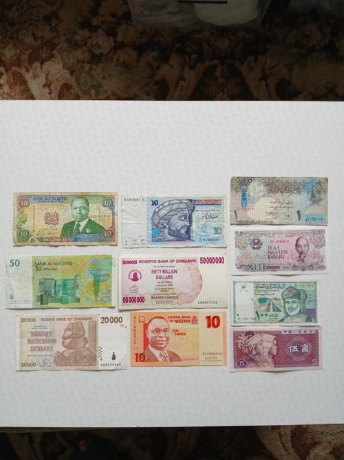 Collection of 80 x Worldwide Banknotes - All Different ( LOT E19 ) — image 3