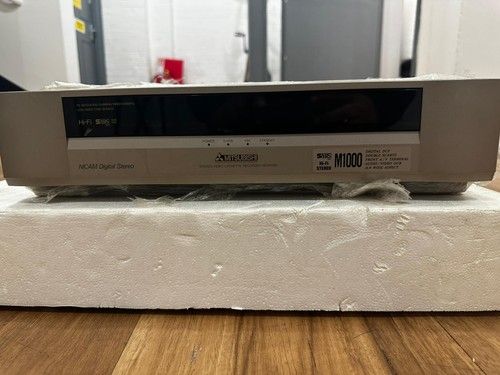 Mitsubishi HS-M1000 Super VHS Video Cassette Recorder (VCR), Untested