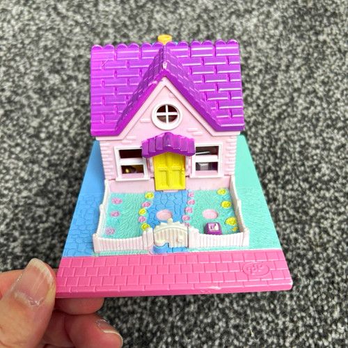 1993 Bluebird Polly Pocket "Cosy Cottage" (Pink Variation / Special Edition)