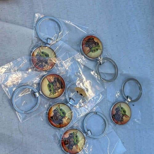 Star Wars Yoda Keyrings x 6 Stocking Fillers New Sealed Metal Picture Disc
