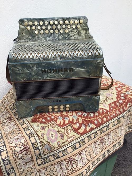 Hohner C# G.F   CLUB IV  Button Accordion