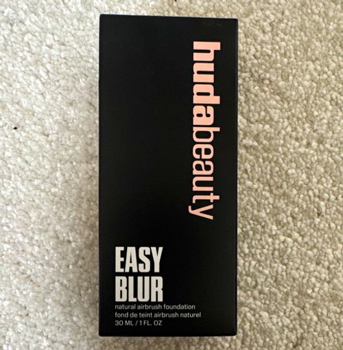 Huda Beauty Easy Blur Liquid Foundation Shortbread 200B Buildable Blur 30ml