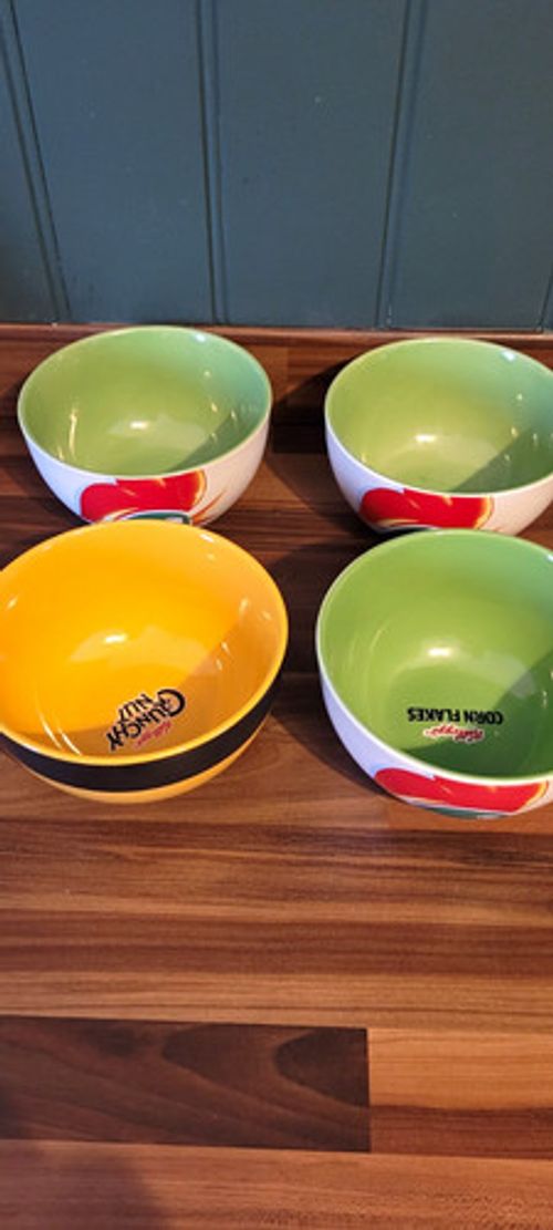 Kellogg’s Cereal Bowls Set of 4: 3x Corn Flakes & 1x Crunchy Nut