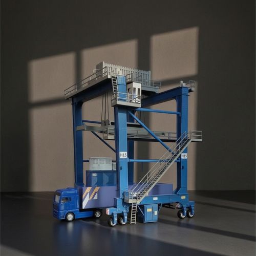 Container Crane HO Scale Assembly Kit Static Model for Railway Layout Modelers — image 7