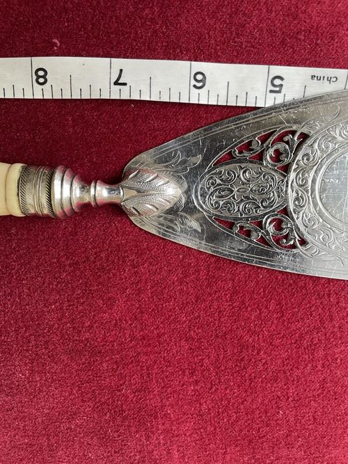 Victorian Serving Slice. Silver Plated Composition Handle. — image 6