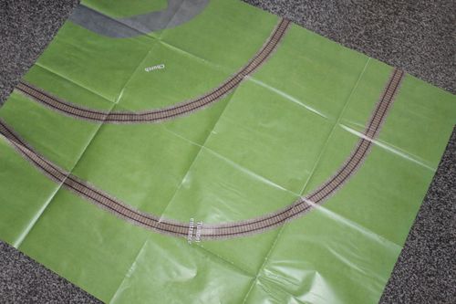 Hornby train stuff H0 large train paper layout 4ft x4ft ?+3 train papers — image 3