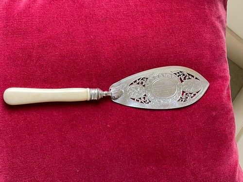 Victorian Serving Slice. Silver Plated Composition Handle.