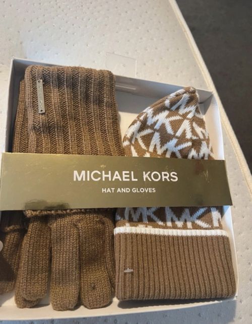 Michael Kors Women's 2pc Knit Hat & Gloves Set MK Logo Geometric Brown/White — image 2