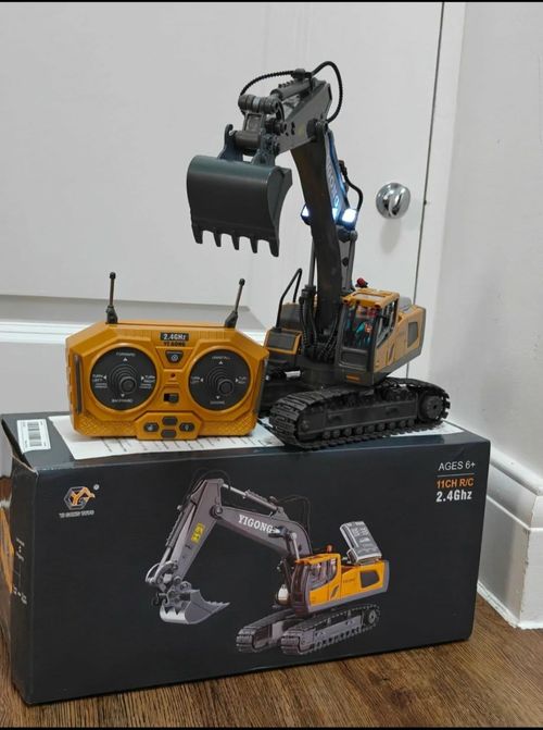 Bundle of 4 remote control construction toys all whit 2 batteries included — image 2