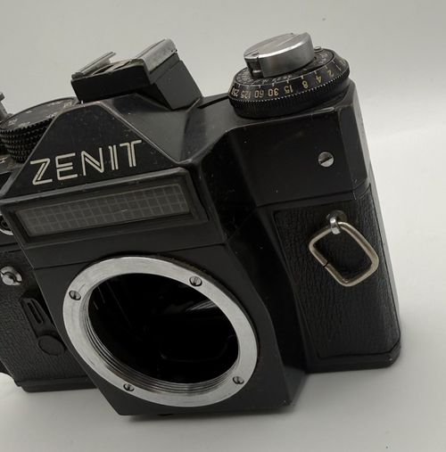 Vintage Zenit 11 35mm SLR Film Camera Body USSR M42 Mount - Working  — image 3