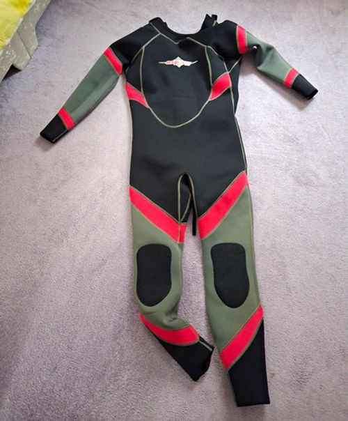 Men’s Full Length Wetsuit Size S Black/Red Full Length