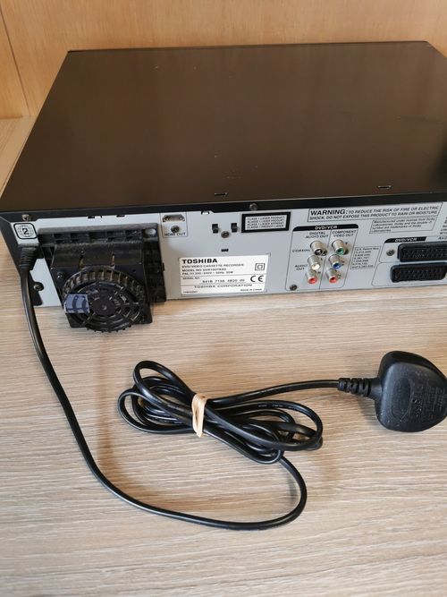 Toshiba DVR19DT Video Cassette Recorder DVD Player Combo HDMI Digital Out — image 6