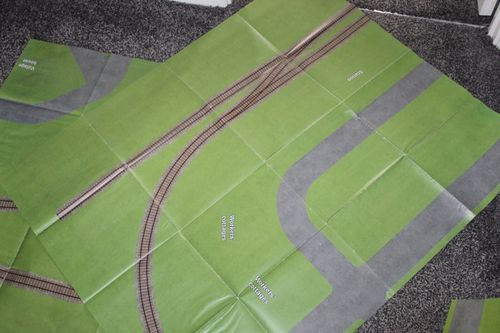 Hornby train stuff H0 large train paper layout 4ft x4ft ?+3 train papers — image 4