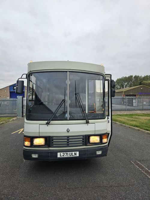 Converted Bus Motorhome, 6 Berths, Off Grid, Fully Set Up. — image 7
