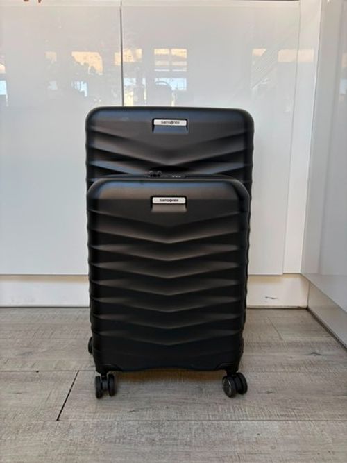Large + Cabin Samsonite Suitcase with TSA Lock & Expandable Capacity - Blk