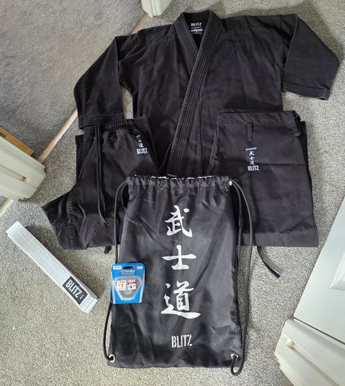 BLITZ Diamond Black Gi Uniform Set 160cm with Belt & Drawstring Bag — image 1