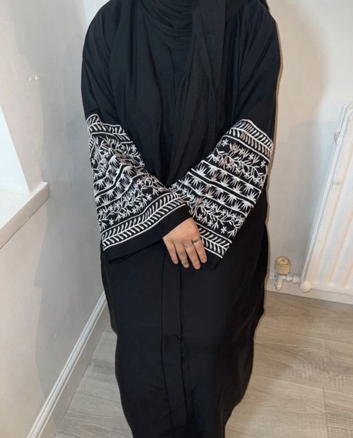 Women’s Black Abaya with White Embroidered Sleeves — image 2