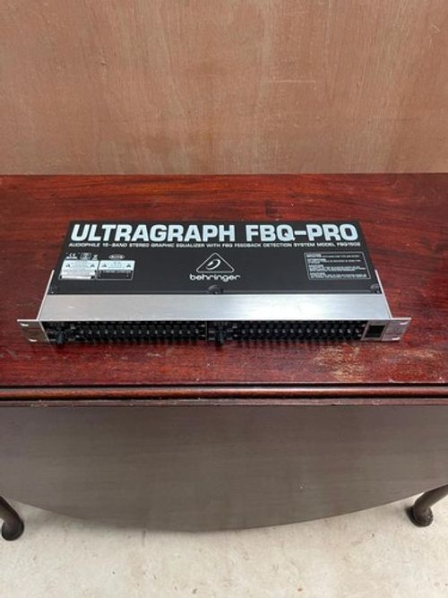 BEHRINGER ULTRAGRAPH FBQ-PRO. 15 band stereo Graphic Equalizer