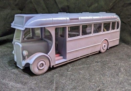7mm 1:43.5 O AEC Regal T Class Bus "Bertie"