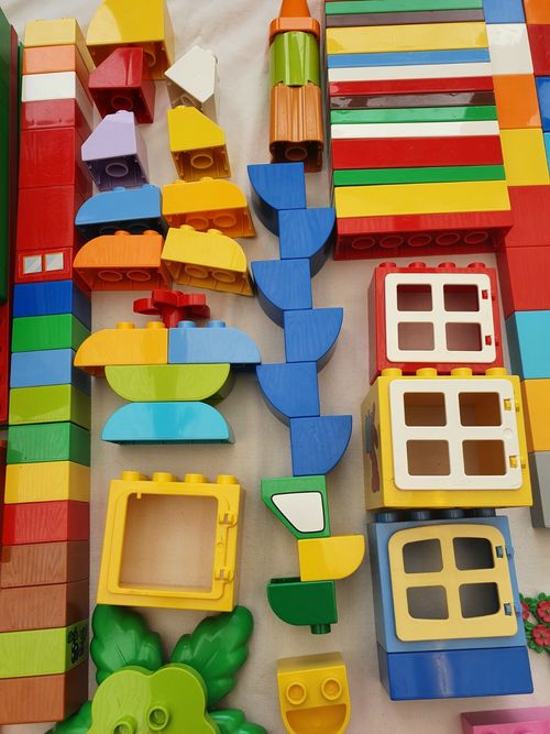 Lego duplo bundle 1kg +2 Figures , 1Car +random bricks !! Read Description!!! — image 7