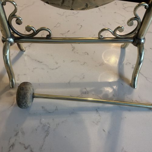 A QUALITY ANTIQUE SOLID BRASS DINNER GONG, EDWARDIAN CIRCA-1910. — image 10