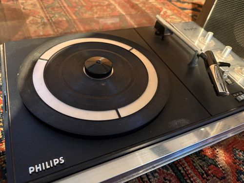 Philips Boots 604 portable record player turntable with speakers. — image 5