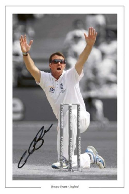 GRAEME SWANN ENGLAND ASHES 2010 CRICKET SIGNED PHOTO
