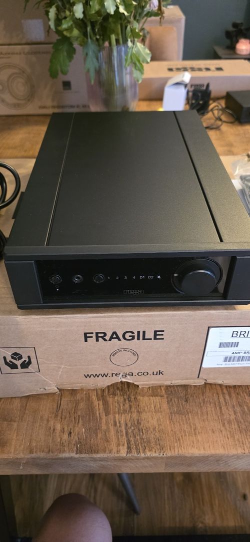 Rega Brio Mk7 Amplifier Excellent Condition with Original Box — image 2