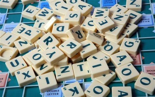 100 IVORY PLASTIC LETTERS COMPATIBLE WITH SCRABBLE TILES  BLACK LETTERS NUMBERS — image 5