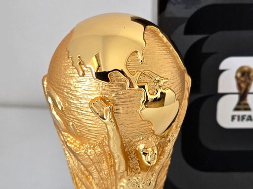 Trophy replica World Cup 2026 big metal with Pedestal (Official Licensed) 20 cm — image 2